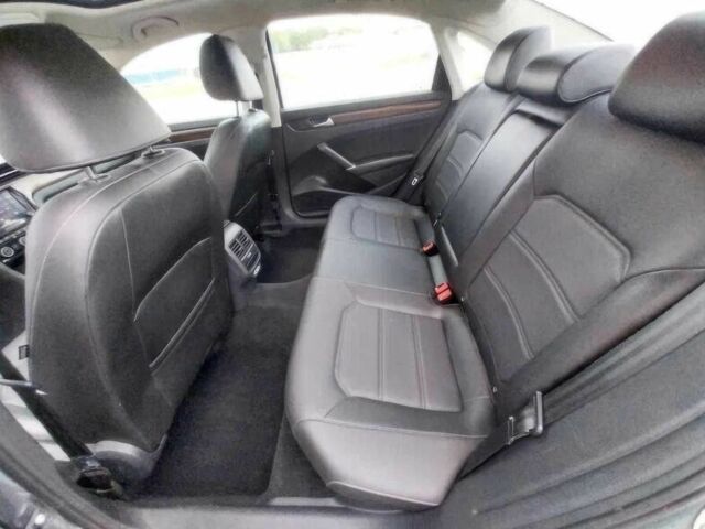 Серый Фольксваген Пассат, объемом двигателя 2 л и пробегом 13 тыс. км за 30000 $, фото 10 на Automoto.ua