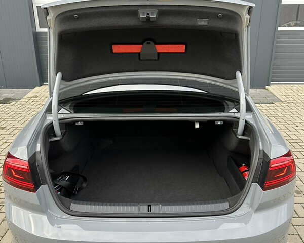 Серый Фольксваген Пассат, объемом двигателя 1.97 л и пробегом 189 тыс. км за 27999 $, фото 45 на Automoto.ua