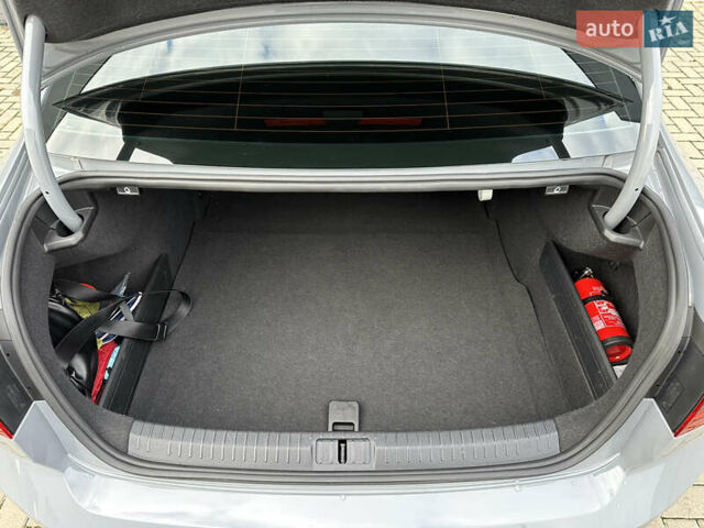 Серый Фольксваген Пассат, объемом двигателя 1.97 л и пробегом 189 тыс. км за 29999 $, фото 51 на Automoto.ua