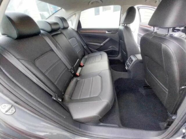 Серый Фольксваген Пассат, объемом двигателя 2 л и пробегом 13 тыс. км за 30000 $, фото 11 на Automoto.ua