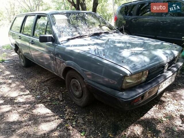 Серый Фольксваген Пассат, объемом двигателя 1.59 л и пробегом 180 тыс. км за 650 $, фото 1 на Automoto.ua