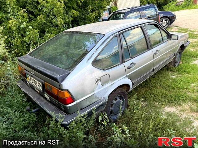 Сірий Фольксваген Пассат, об'ємом двигуна 1.6 л та пробігом 143 тис. км за 300 $, фото 3 на Automoto.ua