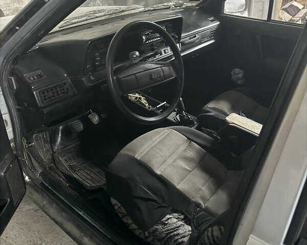 Серый Фольксваген Пассат, объемом двигателя 1.6 л и пробегом 350 тыс. км за 1200 $, фото 4 на Automoto.ua