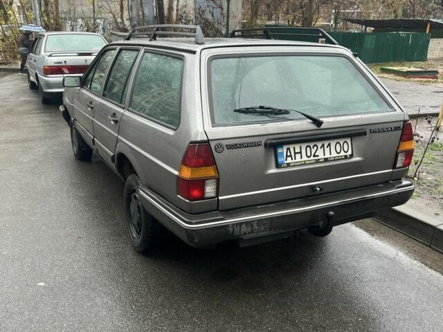 Серый Фольксваген Пассат, объемом двигателя 1.8 л и пробегом 400 тыс. км за 1300 $, фото 2 на Automoto.ua