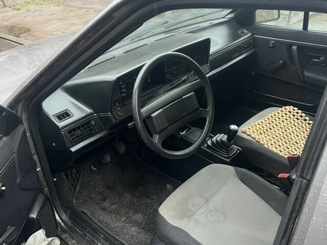 Серый Фольксваген Пассат, объемом двигателя 1.8 л и пробегом 400 тыс. км за 1300 $, фото 6 на Automoto.ua