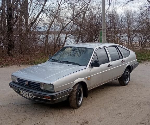 Серый Фольксваген Пассат, объемом двигателя 1.6 л и пробегом 138 тыс. км за 709 $, фото 6 на Automoto.ua