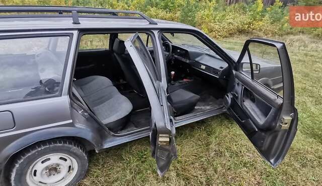 Сірий Фольксваген Пассат, об'ємом двигуна 1.8 л та пробігом 330 тис. км за 990 $, фото 21 на Automoto.ua