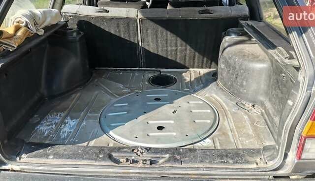 Серый Фольксваген Пассат, объемом двигателя 1.8 л и пробегом 330 тыс. км за 999 $, фото 11 на Automoto.ua