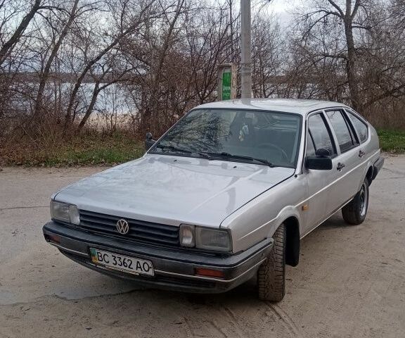 Серый Фольксваген Пассат, объемом двигателя 1.6 л и пробегом 138 тыс. км за 709 $, фото 2 на Automoto.ua