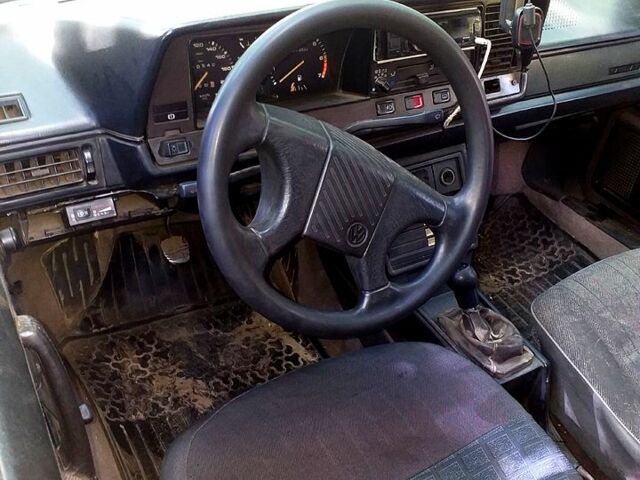 Серый Фольксваген Пассат, объемом двигателя 1.8 л и пробегом 303 тыс. км за 850 $, фото 6 на Automoto.ua