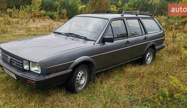 Сірий Фольксваген Пассат, об'ємом двигуна 1.8 л та пробігом 330 тис. км за 990 $, фото 6 на Automoto.ua