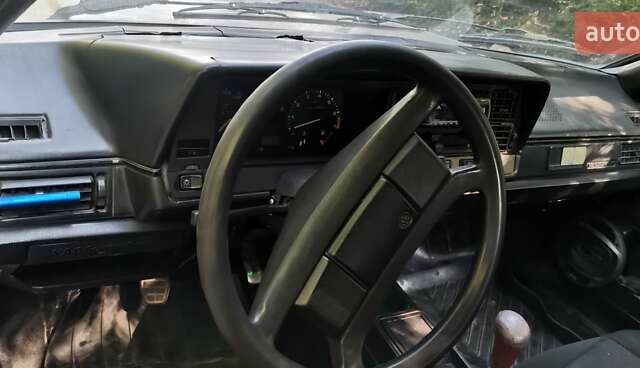 Серый Фольксваген Пассат, объемом двигателя 1.8 л и пробегом 330 тыс. км за 999 $, фото 9 на Automoto.ua