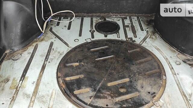 Серый Фольксваген Пассат, объемом двигателя 0 л и пробегом 200 тыс. км за 1000 $, фото 3 на Automoto.ua