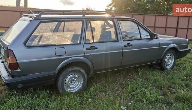 Серый Фольксваген Пассат, объемом двигателя 1.8 л и пробегом 330 тыс. км за 999 $, фото 2 на Automoto.ua