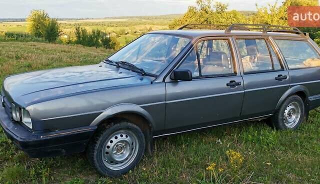 Серый Фольксваген Пассат, объемом двигателя 1.8 л и пробегом 330 тыс. км за 999 $, фото 5 на Automoto.ua