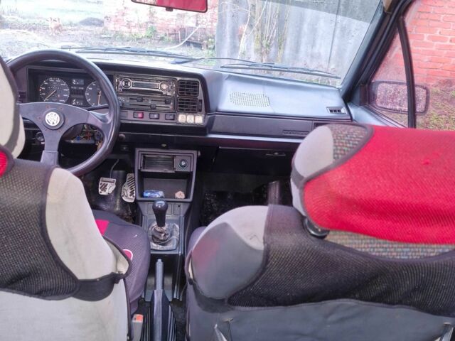 Серый Фольксваген Пассат, объемом двигателя 1.6 л и пробегом 207 тыс. км за 1500 $, фото 5 на Automoto.ua