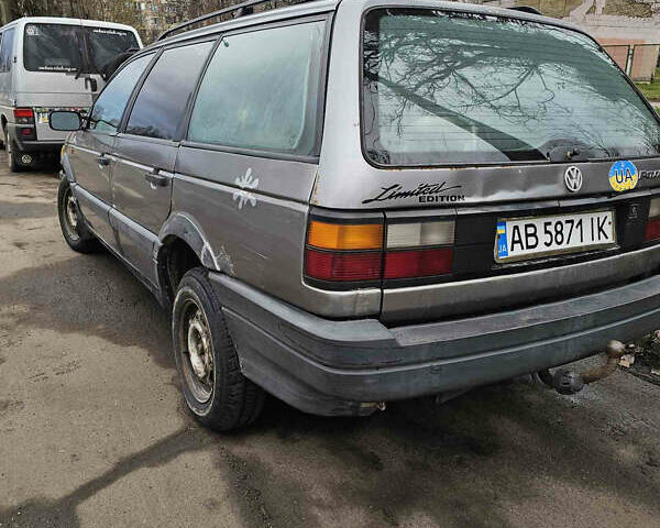 Серый Фольксваген Пассат, объемом двигателя 1.78 л и пробегом 350 тыс. км за 700 $, фото 4 на Automoto.ua