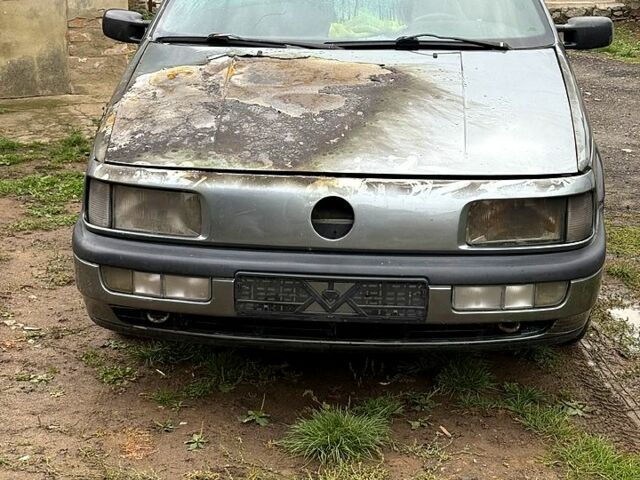 Серый Фольксваген Пассат, объемом двигателя 2 л и пробегом 248 тыс. км за 700 $, фото 1 на Automoto.ua