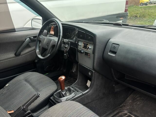 Серый Фольксваген Пассат, объемом двигателя 1.9 л и пробегом 337 тыс. км за 1900 $, фото 1 на Automoto.ua