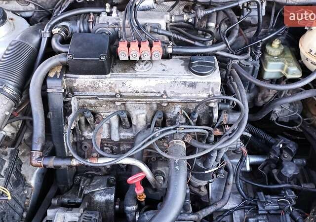 Сірий Фольксваген Пассат, об'ємом двигуна 1.8 л та пробігом 447 тис. км за 2900 $, фото 7 на Automoto.ua