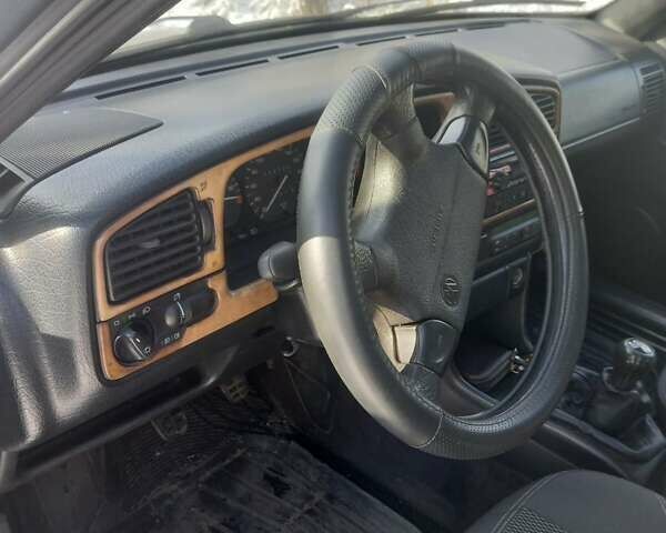 Серый Фольксваген Пассат, объемом двигателя 1.6 л и пробегом 295 тыс. км за 2600 $, фото 5 на Automoto.ua