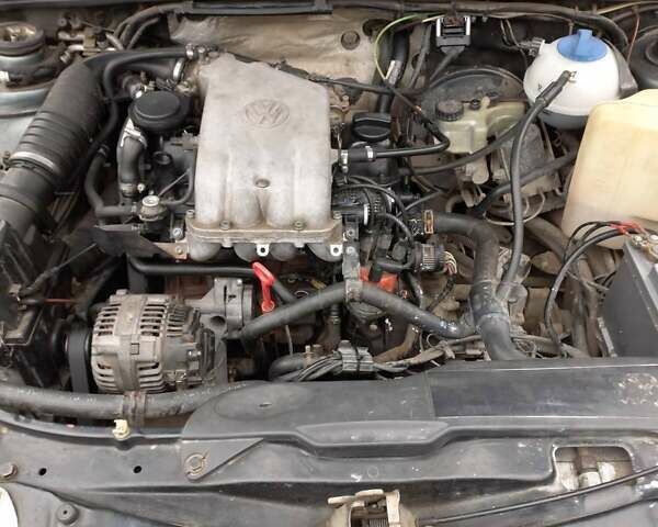 Серый Фольксваген Пассат, объемом двигателя 1.6 л и пробегом 400 тыс. км за 3000 $, фото 4 на Automoto.ua