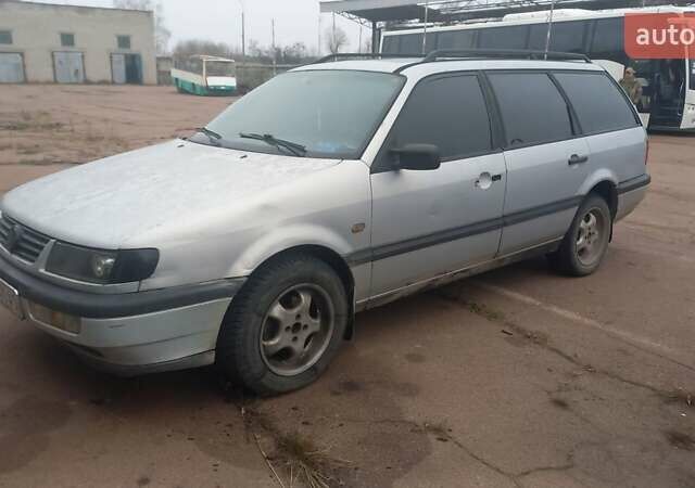 Серый Фольксваген Пассат, объемом двигателя 1.9 л и пробегом 352 тыс. км за 1350 $, фото 1 на Automoto.ua