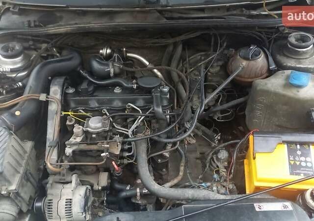 Серый Фольксваген Пассат, объемом двигателя 1.9 л и пробегом 352 тыс. км за 1350 $, фото 6 на Automoto.ua