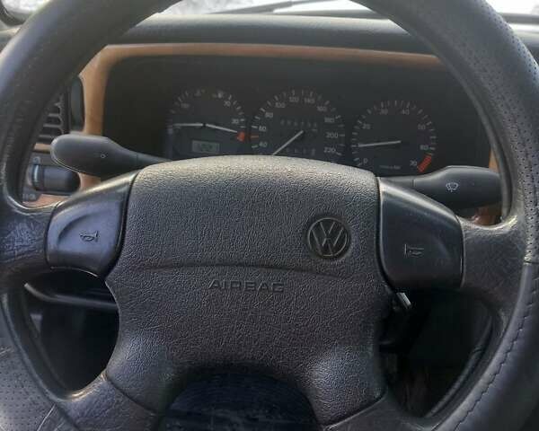 Серый Фольксваген Пассат, объемом двигателя 1.6 л и пробегом 295 тыс. км за 2600 $, фото 1 на Automoto.ua