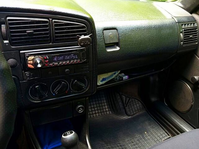 Сірий Фольксваген Пассат, об'ємом двигуна 1.8 л та пробігом 0 тис. км за 2100 $, фото 3 на Automoto.ua