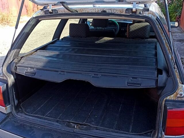 Сірий Фольксваген Пассат, об'ємом двигуна 1.8 л та пробігом 312 тис. км за 3200 $, фото 1 на Automoto.ua