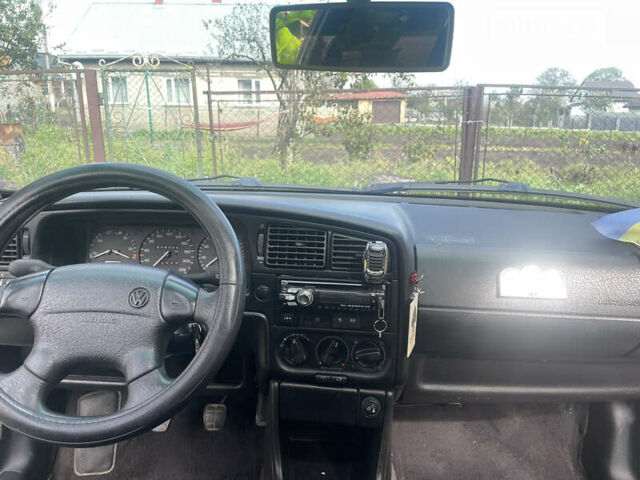 Серый Фольксваген Пассат, объемом двигателя 1.6 л и пробегом 333 тыс. км за 1999 $, фото 4 на Automoto.ua