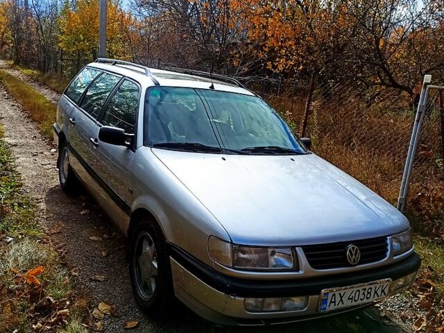 Сірий Фольксваген Пассат, об'ємом двигуна 1.8 л та пробігом 312 тис. км за 3200 $, фото 3 на Automoto.ua