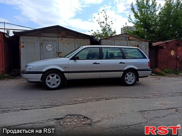 Сірий Фольксваген Пассат, об'ємом двигуна 1.8 л та пробігом 312 тис. км за 3200 $, фото 4 на Automoto.ua