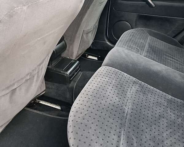 Серый Фольксваген Пассат, объемом двигателя 1.6 л и пробегом 395 тыс. км за 3200 $, фото 9 на Automoto.ua