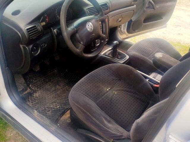 Сірий Фольксваген Пассат, об'ємом двигуна 1.8 л та пробігом 320 тис. км за 2850 $, фото 9 на Automoto.ua