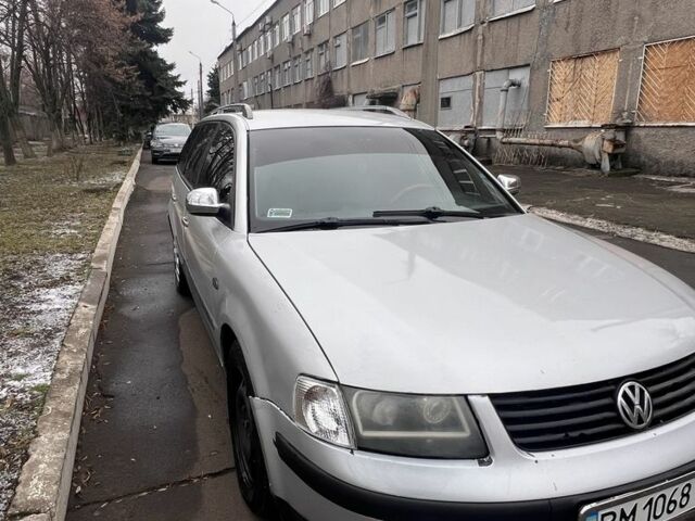 Серый Фольксваген Пассат, объемом двигателя 1.6 л и пробегом 300 тыс. км за 2000 $, фото 1 на Automoto.ua