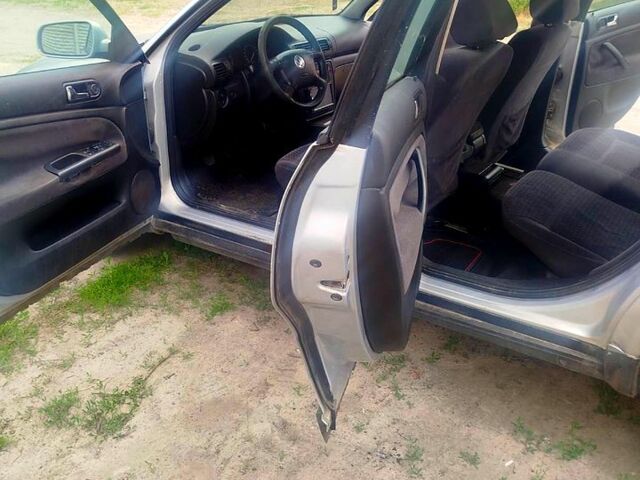 Сірий Фольксваген Пассат, об'ємом двигуна 1.8 л та пробігом 320 тис. км за 2850 $, фото 8 на Automoto.ua