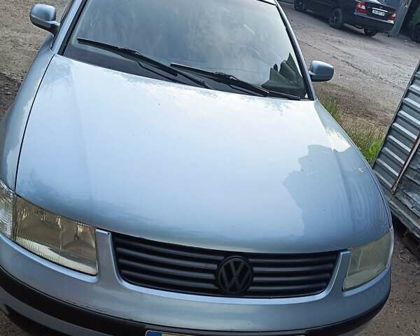 Серый Фольксваген Пассат, объемом двигателя 1.6 л и пробегом 395 тыс. км за 3200 $, фото 1 на Automoto.ua