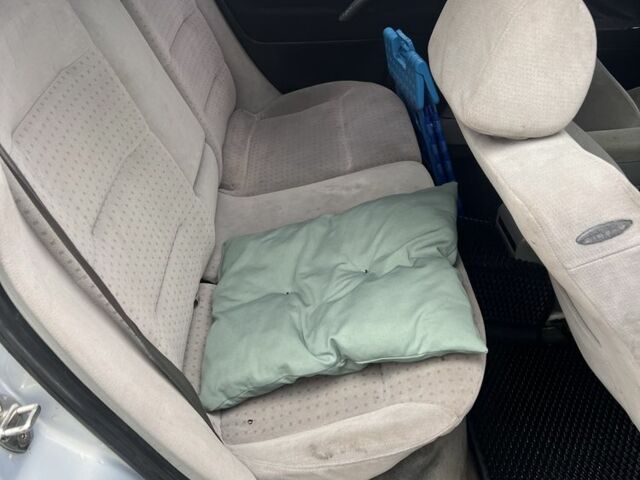 Серый Фольксваген Пассат, объемом двигателя 1.6 л и пробегом 300 тыс. км за 2000 $, фото 6 на Automoto.ua