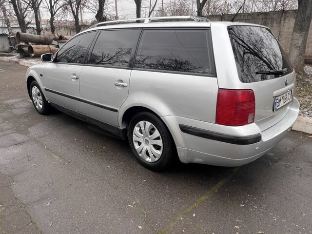 Серый Фольксваген Пассат, объемом двигателя 1.6 л и пробегом 300 тыс. км за 2000 $, фото 3 на Automoto.ua