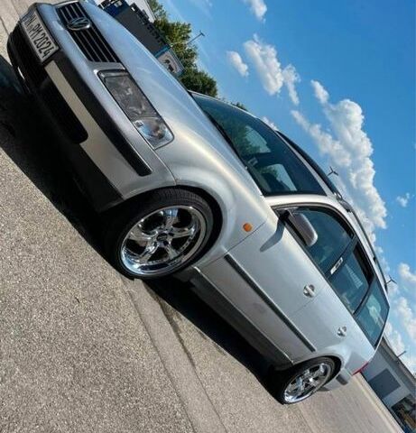 Серый Фольксваген Пассат, объемом двигателя 1.8 л и пробегом 400 тыс. км за 2000 $, фото 2 на Automoto.ua