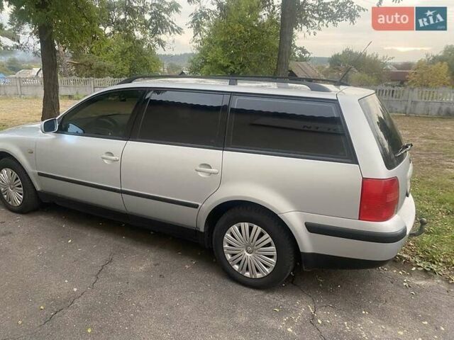 Серый Фольксваген Пассат, объемом двигателя 1.6 л и пробегом 255 тыс. км за 3300 $, фото 1 на Automoto.ua