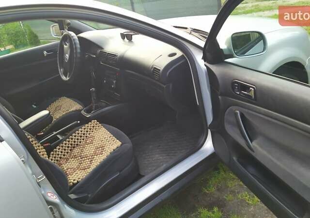 Сірий Фольксваген Пассат, об'ємом двигуна 1.6 л та пробігом 333 тис. км за 3400 $, фото 12 на Automoto.ua