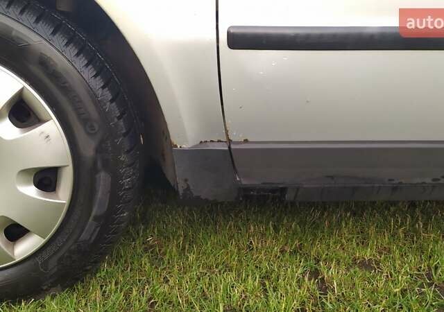 Сірий Фольксваген Пассат, об'ємом двигуна 1.6 л та пробігом 333 тис. км за 3400 $, фото 28 на Automoto.ua