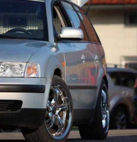 Серый Фольксваген Пассат, объемом двигателя 1.8 л и пробегом 400 тыс. км за 2000 $, фото 1 на Automoto.ua