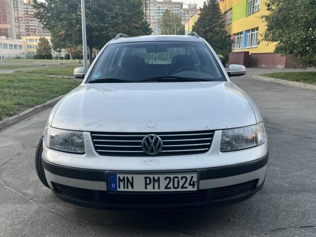 Серый Фольксваген Пассат, объемом двигателя 1.8 л и пробегом 400 тыс. км за 2000 $, фото 4 на Automoto.ua