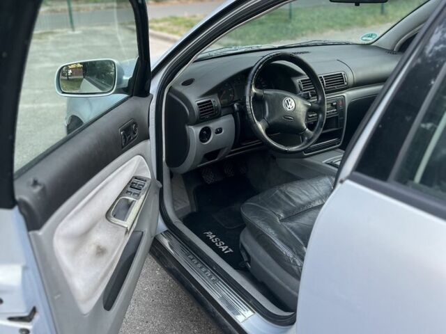 Серый Фольксваген Пассат, объемом двигателя 1.8 л и пробегом 400 тыс. км за 2000 $, фото 12 на Automoto.ua