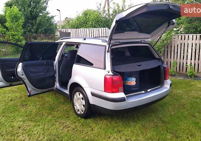 Сірий Фольксваген Пассат, об'ємом двигуна 1.6 л та пробігом 333 тис. км за 3400 $, фото 11 на Automoto.ua