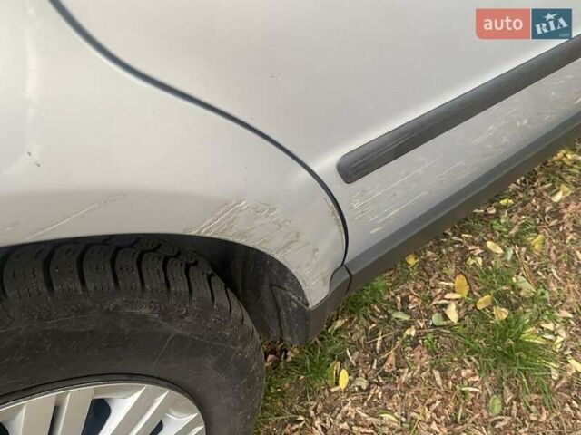 Серый Фольксваген Пассат, объемом двигателя 1.6 л и пробегом 255 тыс. км за 3300 $, фото 2 на Automoto.ua